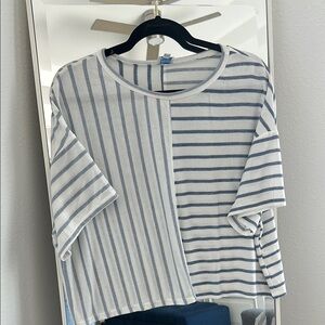Francesca's Collections Blue and White Asymmetrical Short Sleeve Tee